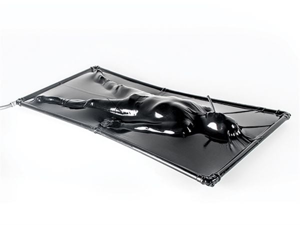 Mister B Vac Rack – Vakuumbett für extreme Latex-Erfahrungen